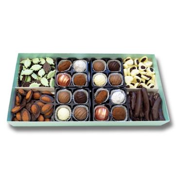 Ｎｏ．８０２　ミント、ラム・レーズン、ブラックアーモンド、オレンジピール、トリュフ（１６個入り） 8,380円(税込)